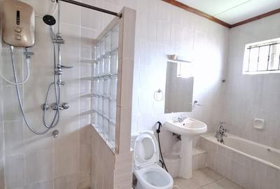 4 Bed Apartment with En Suite at Riverside Drive - 2