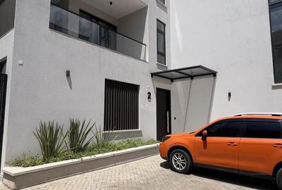 5 Bed Townhouse with En Suite in Lavington - 2