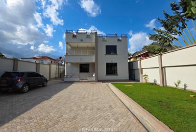 4 Bed Townhouse with Garden in Membley