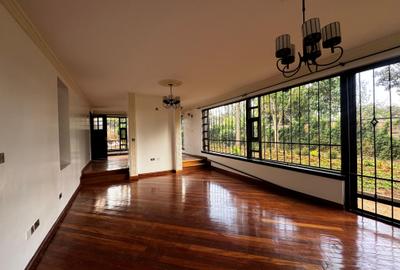 5 Bed House with En Suite in Runda - 2