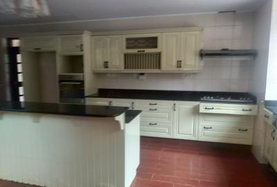 6 Bed Townhouse with En Suite in Kitisuru