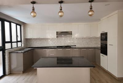 3 Bed Apartment with En Suite in Lavington - 3