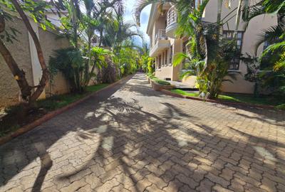 4 Bed House with En Suite in Runda