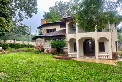 5 Bed House with En Suite in Runda - 2