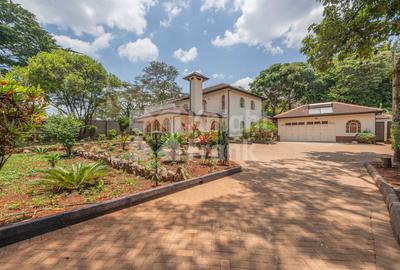 4 Bed House with Garden at Un Crescent