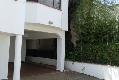 5 Bed Townhouse with En Suite at Riverside - 3