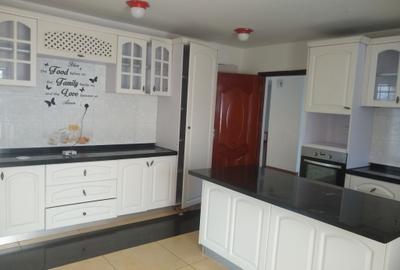 5 Bed House with En Suite at - 4