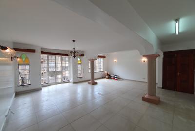 4 Bed Apartment with En Suite at Mpaka Road