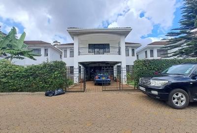 5 Bed House with En Suite in Westlands Area