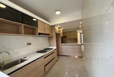 3 Bed Apartment with En Suite at Riverside Dr - 4