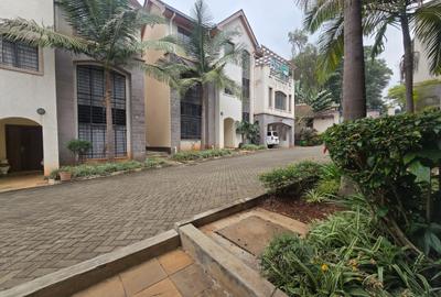5 Bed House with En Suite in Lavington