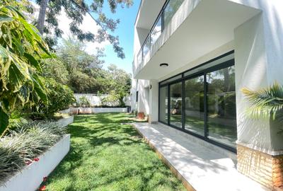 5 Bed Townhouse with En Suite in Lavington