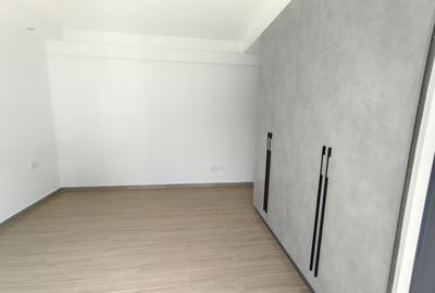 2 Bed Apartment with Gym in Riverside