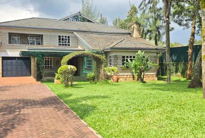 4 Bed House with En Suite at Mimosas Drive - 2