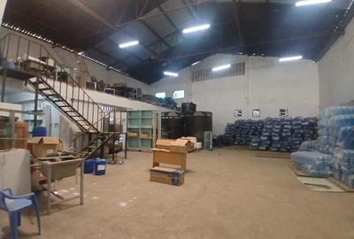 5,000 ft² Warehouse with Backup Generator in Industrial Area