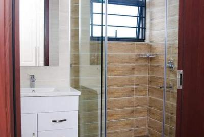 3 Bed Apartment with En Suite at Parklands - 2