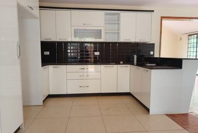 4 Bed Townhouse with En Suite in Kitisuru