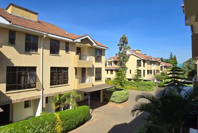 6 Bed Townhouse with En Suite at Lavington Green - 4