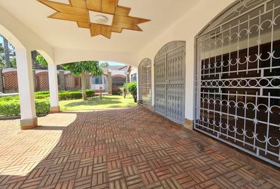 4 Bed House with En Suite at Runda - 2