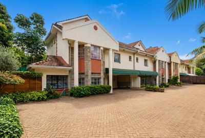 5 Bed Townhouse with En Suite in Lavington