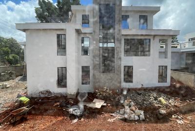 5 Bed Villa with En Suite in Kyuna