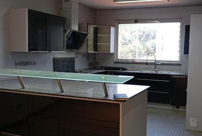 3 Bed Apartment with En Suite at Off Riverside Drive - 4