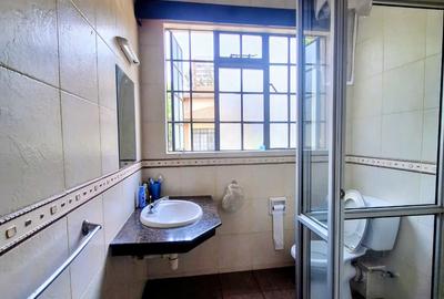 4 Bed House with En Suite at Lavington - 2