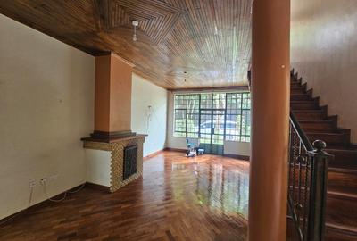 4 Bed House with En Suite in Lavington - 4