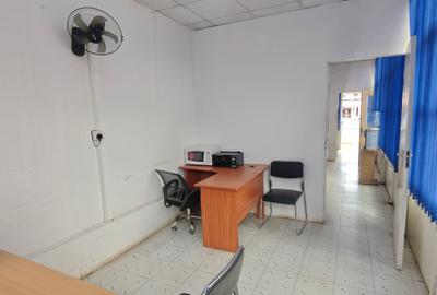 400 ft² Office with Service Charge Included in Westlands Area - 4