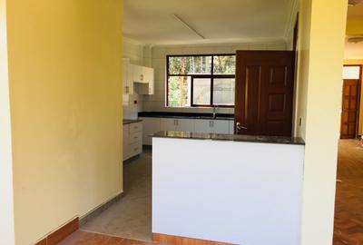 7 Bed House with En Suite in Redhill - 2
