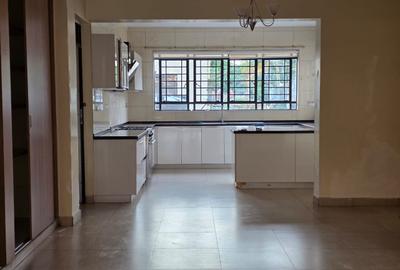 4 Bed Apartment with En Suite in Parklands - 4