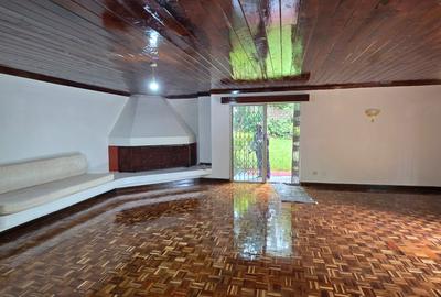 5 Bed House with En Suite in Lavington - 4