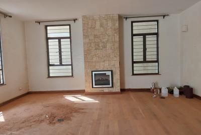 5 Bed House in Lavington - 3