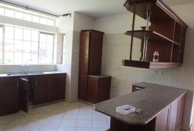5 Bed Townhouse in Rosslyn - 4