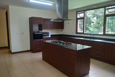 3 Bed Apartment with En Suite in Riverside