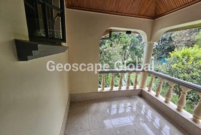 5 Bed House with En Suite in Nyari