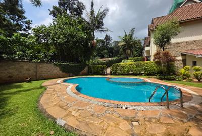5 Bed Townhouse with En Suite at Lavington - 3