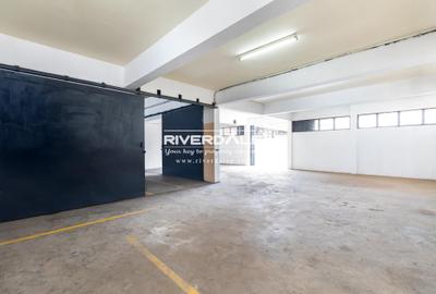 8,287 ft² Warehouse with Service Charge Included in Industrial Area