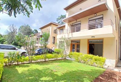 5 Bed Townhouse with En Suite at Lavington - 2