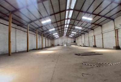 Furnished 14,000 ft² Warehouse with Backup Generator in Industrial Area - 2