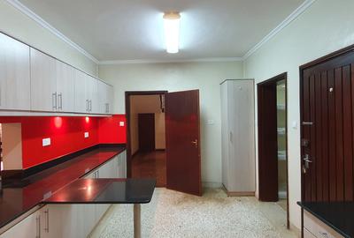 5 Bed House with En Suite at 2Nd Parklands Avenue - 3