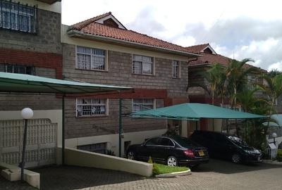5 Bed Villa with En Suite at Lavington Green