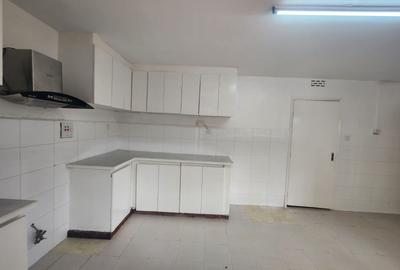 5 Bed Townhouse with En Suite at Lavington - 2