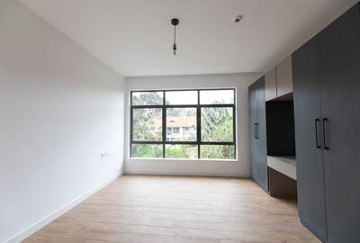 4 Bed House with En Suite at Two Rivers