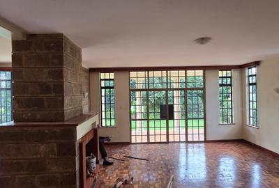 5 Bed Townhouse with En Suite at Rosslyn Garden - 3
