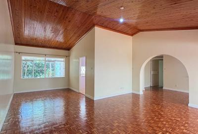 4 Bed House with En Suite in Rosslyn - 4