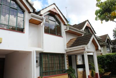 5 Bed Villa with En Suite in Lavington