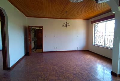 4 Bed Apartment with En Suite at Riverside Drive - 3