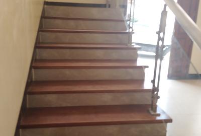 5 Bed Townhouse with En Suite in Lavington - 4