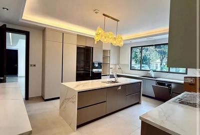 5 Bed Villa with En Suite in Karen Hardy - 3